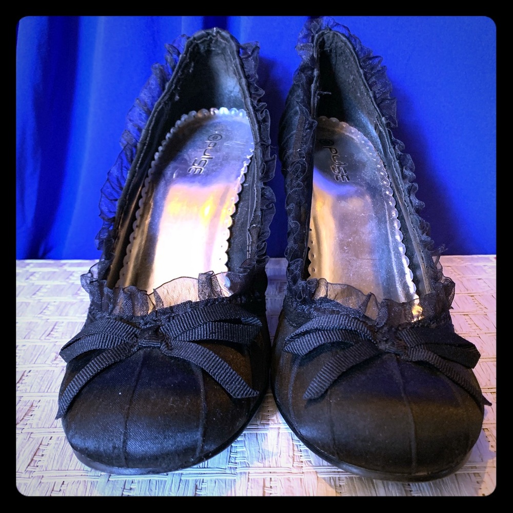Size 8.5 Black pumps
